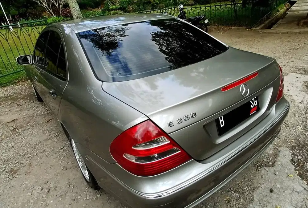 E 240 Cubanit on Black (rare) w211 Mercedes Benz