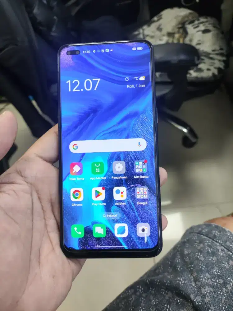 Jual hp Oppo Reno 4 RAM 8/128 kondisi normal semua,ttp belakang retak