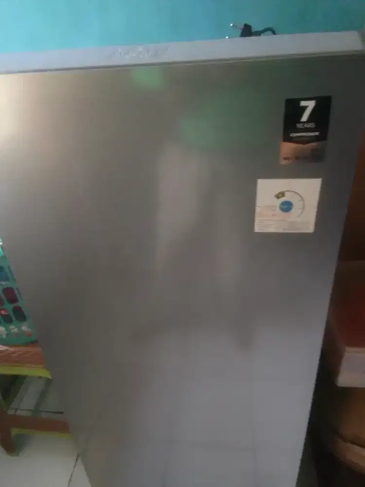 Dijual kulkas merek Aqua