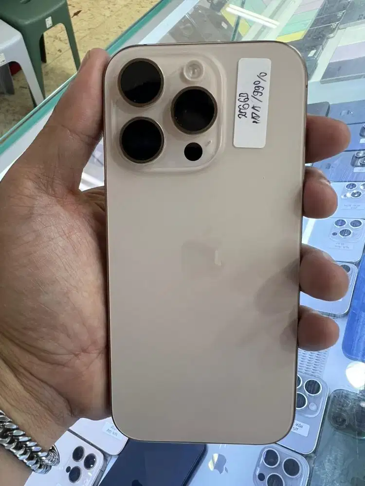 Iphone 16 pro 256 ibox bh 99 garansi on april 2026