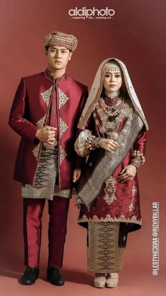 Baju adat khas Minangkabau