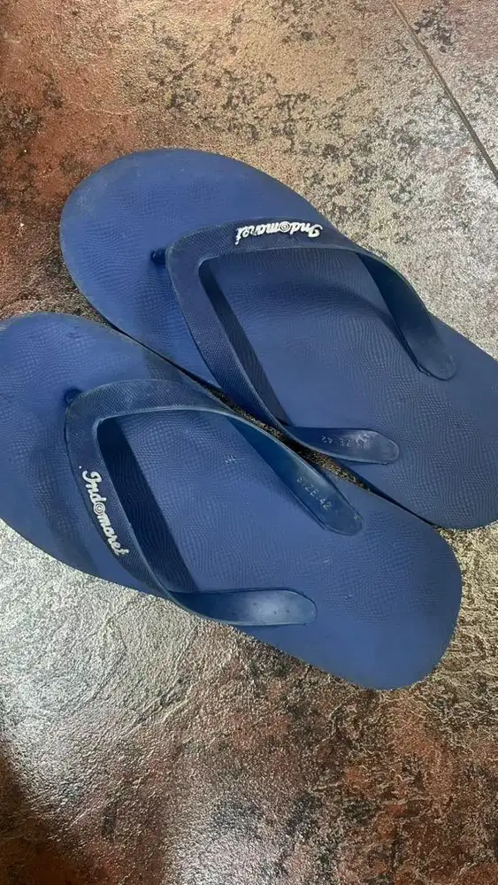 Sendal biru uk besar