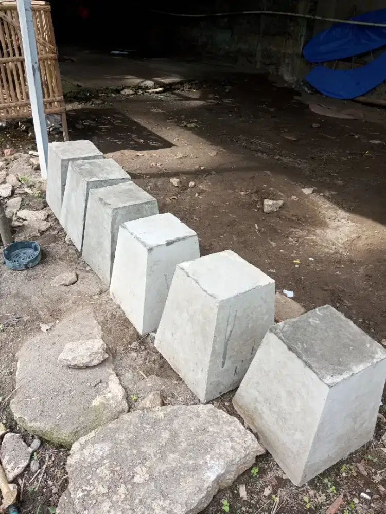 Umpak Cor Tinggi 30cm