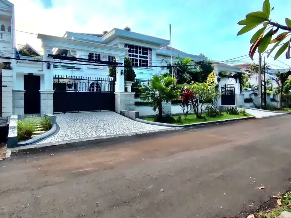 “Rumah Mewah 1.190 m² di Cibubur?! Private Pool & Full Furnish!”  DD249