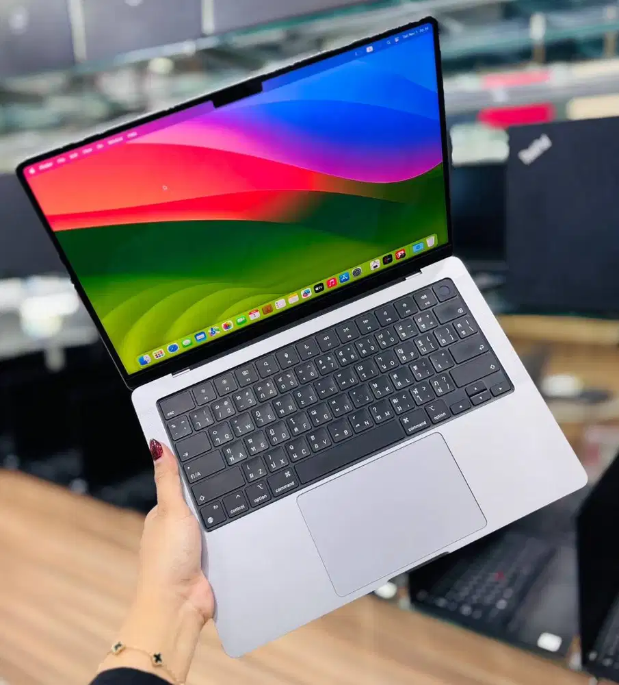 Macbook pro 2021 M1 ram 32gb ssd 1tb layar 14inch resolusi 4K design