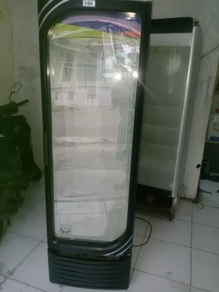 dijual showcase