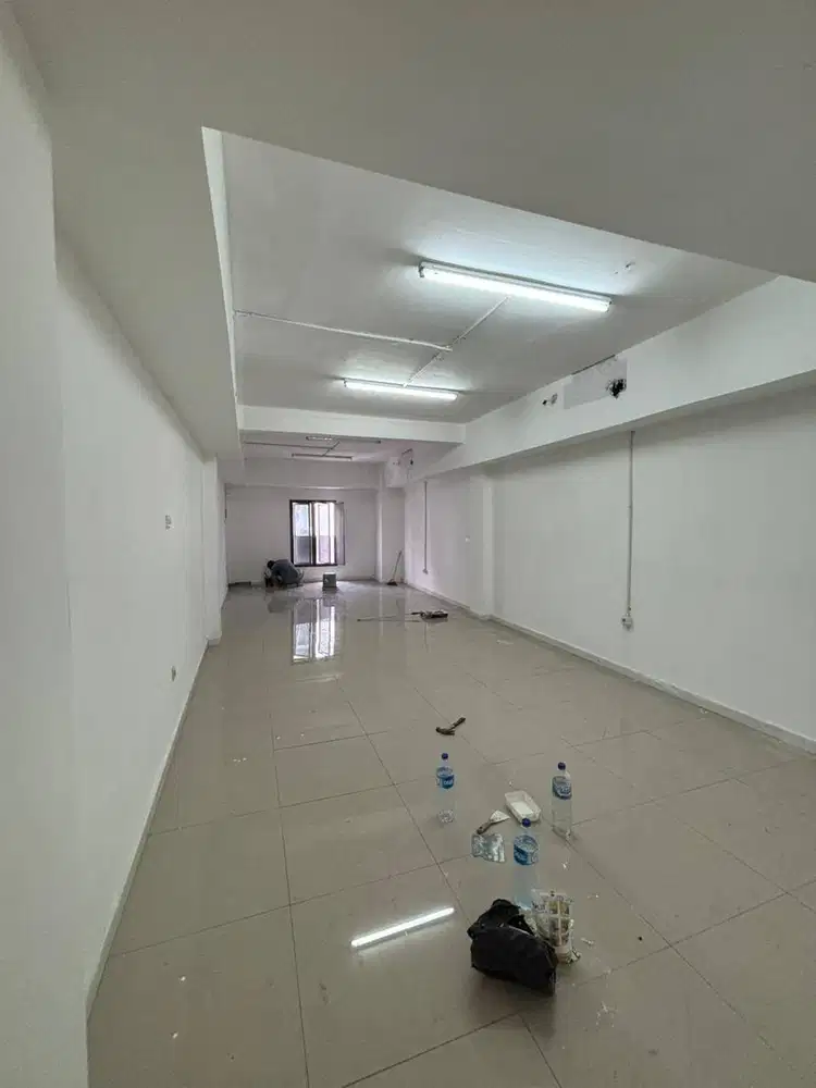 Dijual / Sewa Ruko 4,5 Lantai Habis Renov Siap Huni Kombes M Duryat