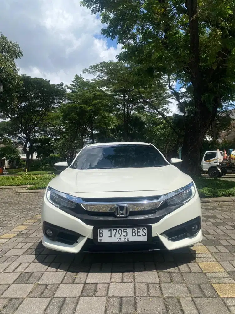 Honda Civic ES Sedan 2018