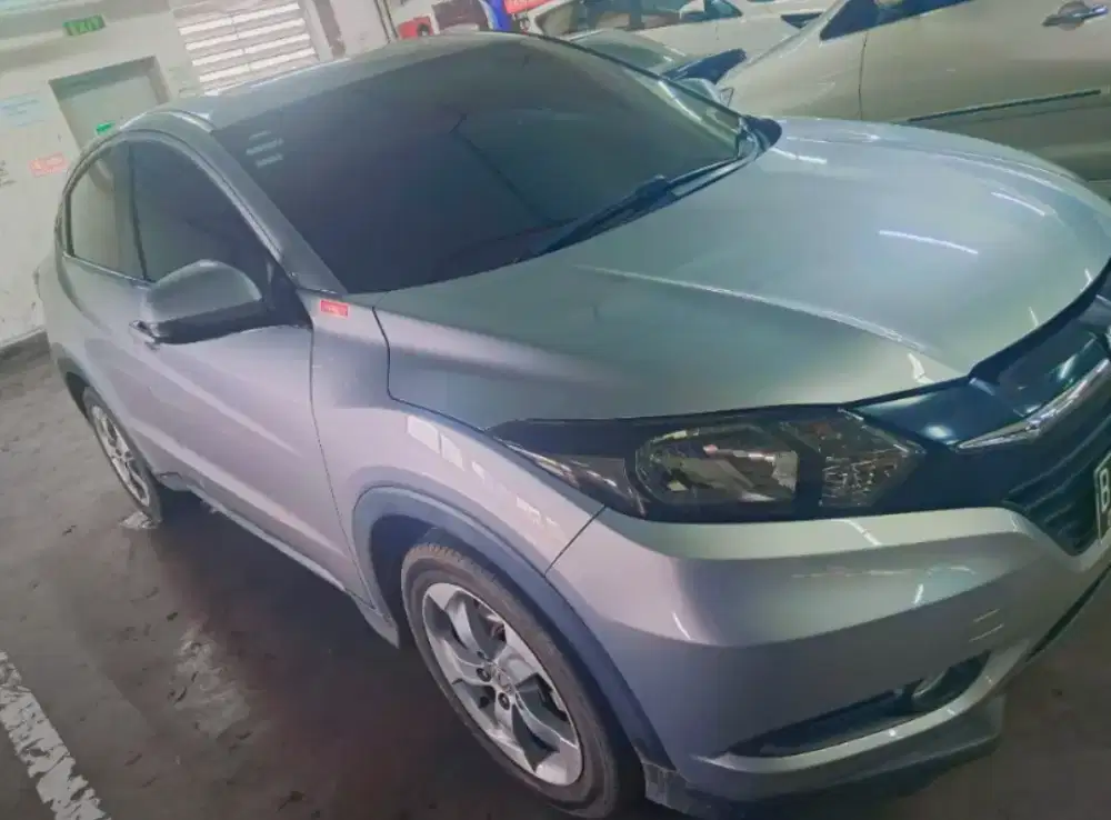Di Jual Santai Honda HRV Warna Abu Abu