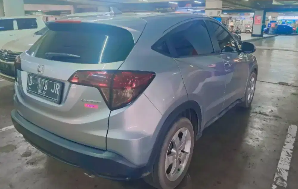 Di Jual Santai Honda HRV Warna Abu Abu