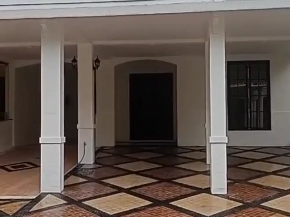 GD055 Dijual Cepat Rumah 3 lantai di Kota wisata Cibubur (sudah terenovasi) siap huni .