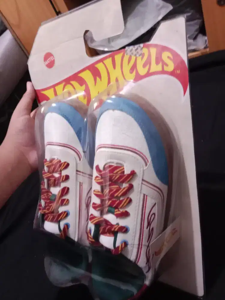 Sepatu aerostreet x hotwheels
