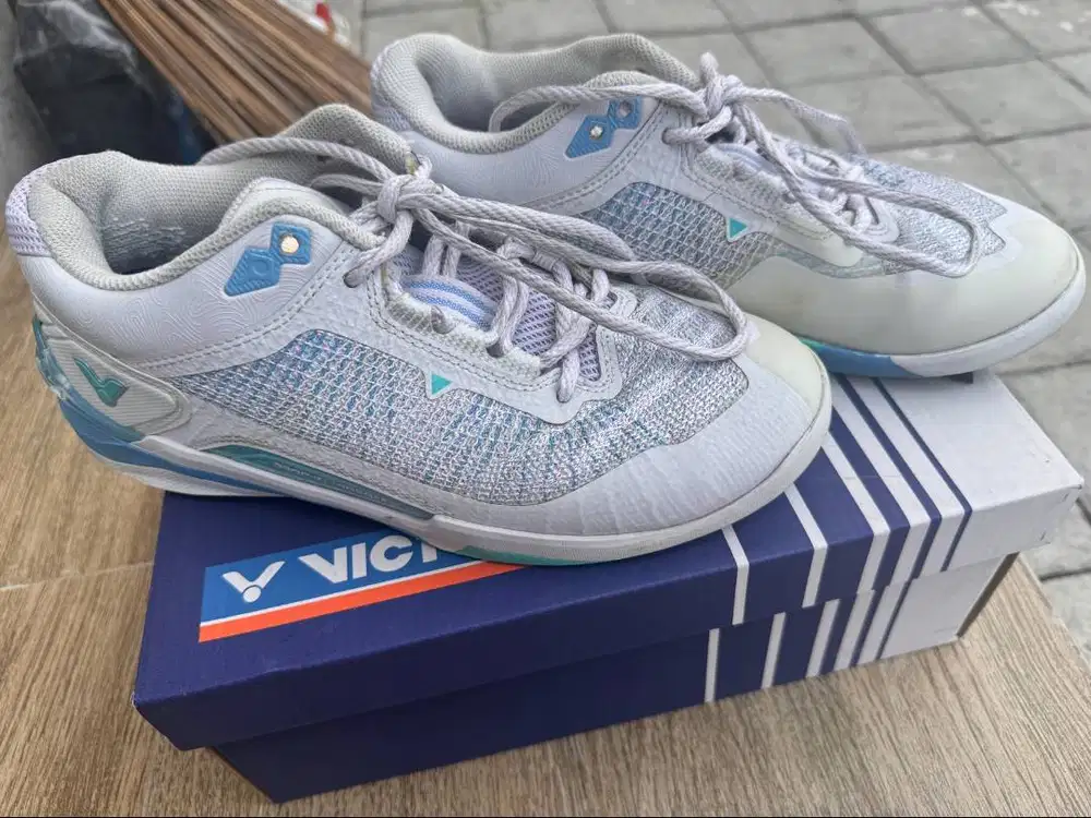 (Perlu Perbaikan)Sepatu Badminton Victor Player VG2ACE A Size 40/255mm