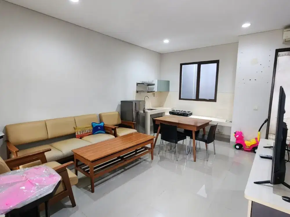 DIJUAL RUMAH CAKEP NEWTON GADING SERPONG