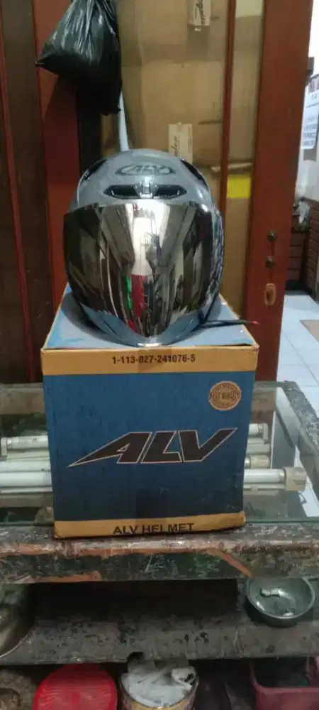 helem ALV kondisi masih baru jarang di pake