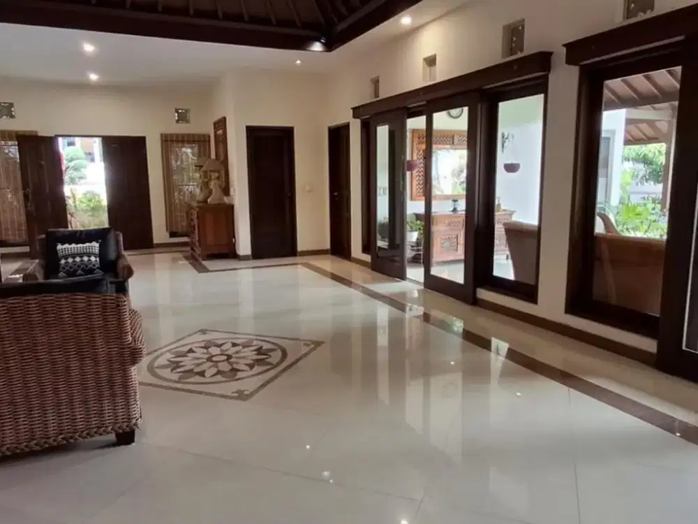 Villa 4 Kamar Tidur di Kawasan One Gate Disewakan, Nusa Dua Area