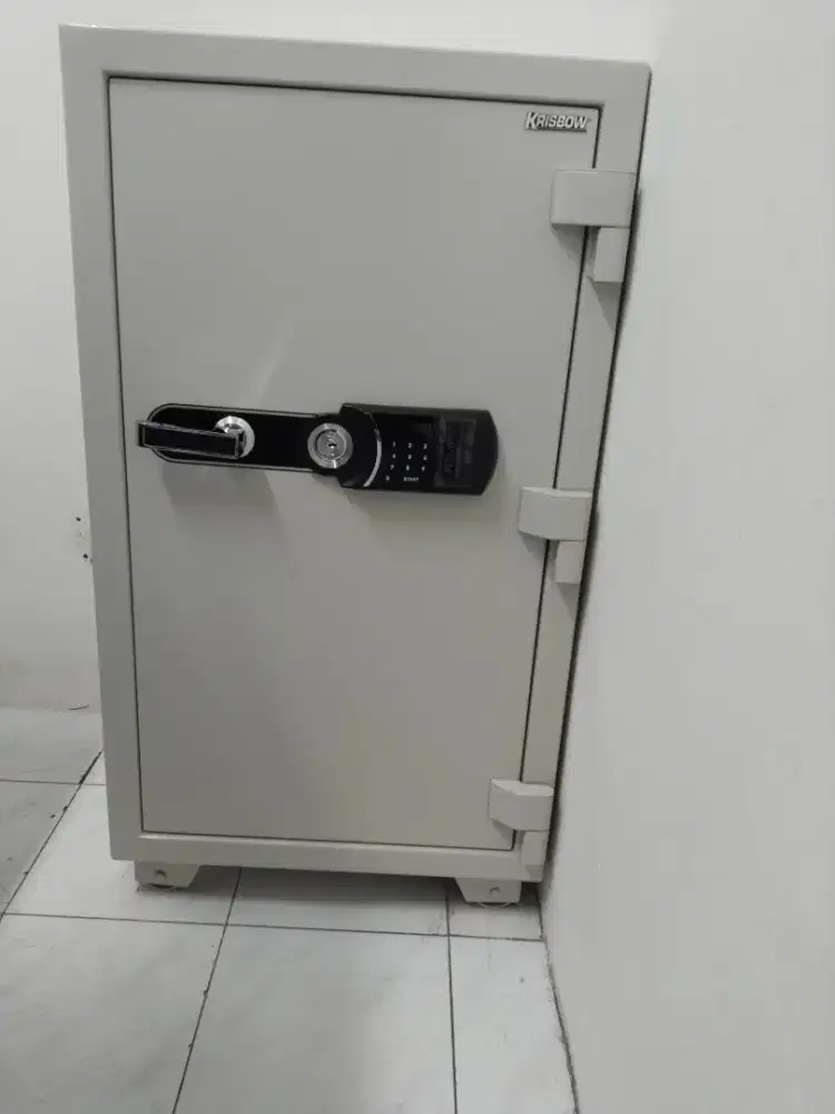 Locker, fire resistant