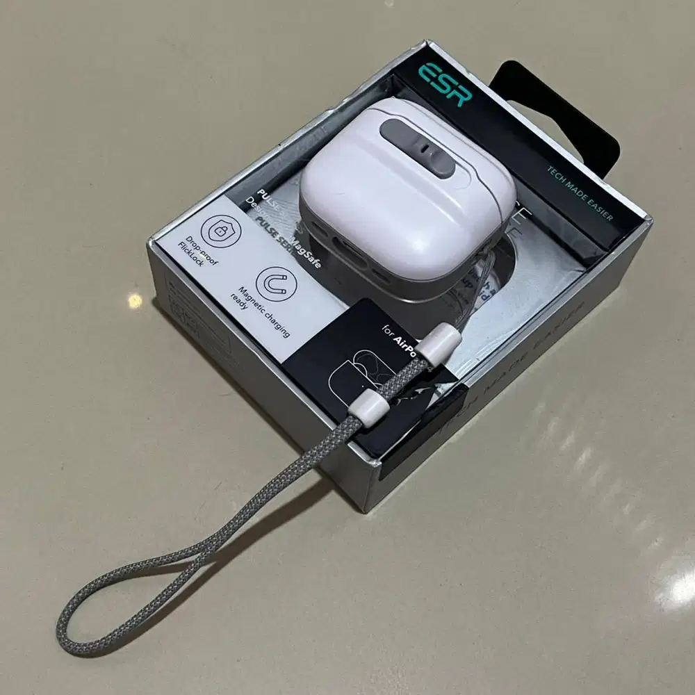 Casing ESR FlickLock for AirPods Gen 4 / ANC