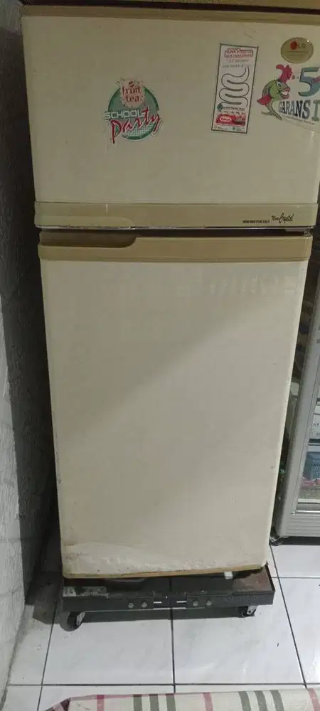 KULKAS 2 PINTU MERK LG, TYPE NEW CRYSTAL