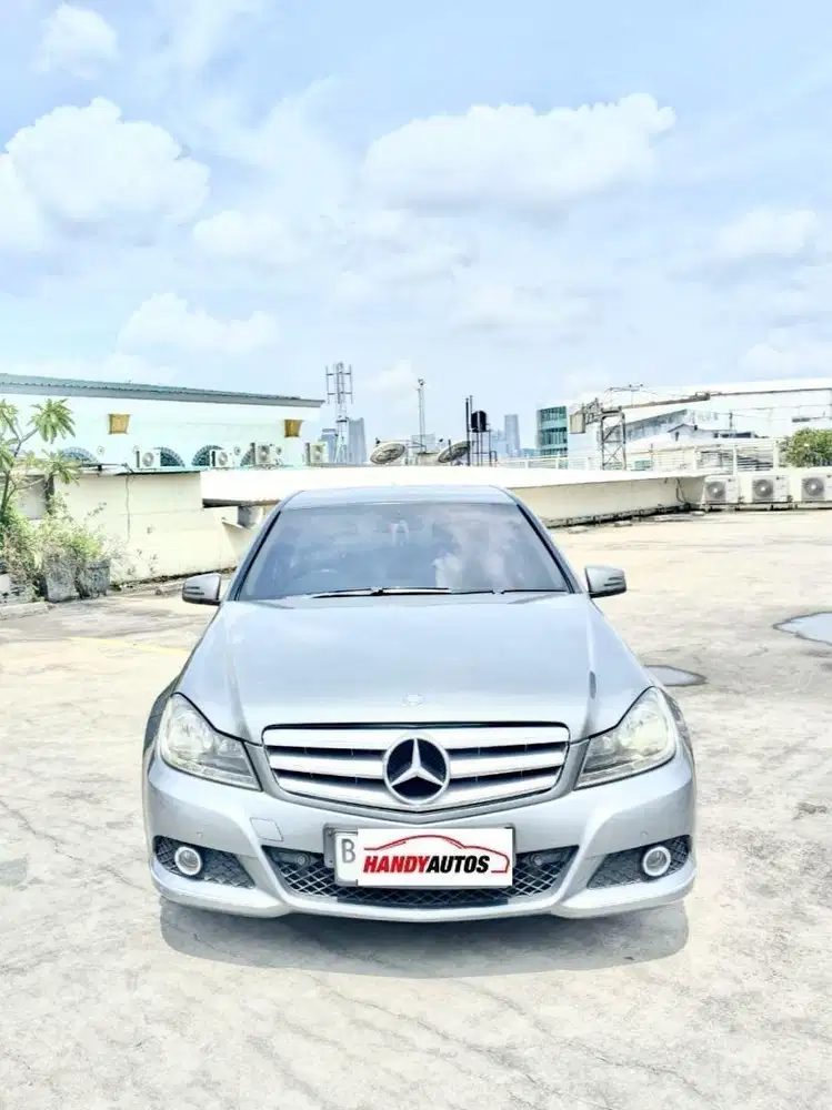 Mercedes Benz C200 Avantgarde Facelift Tahun 2011 Automatic Abu-abu