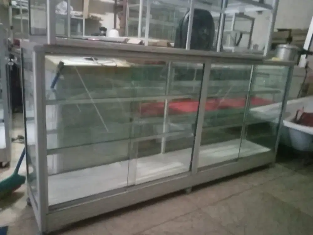 Etalase bekas 2 meter