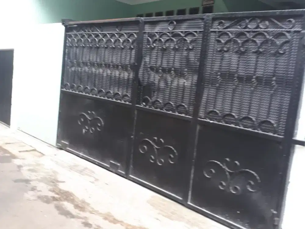 Dijual rumah tinggal cocok untuk kos-kosan di Kebon Jeruk Jakarta Barat