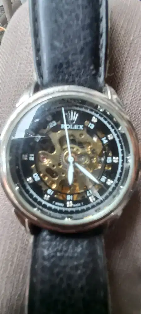 Rolex otomatis tanpabatre