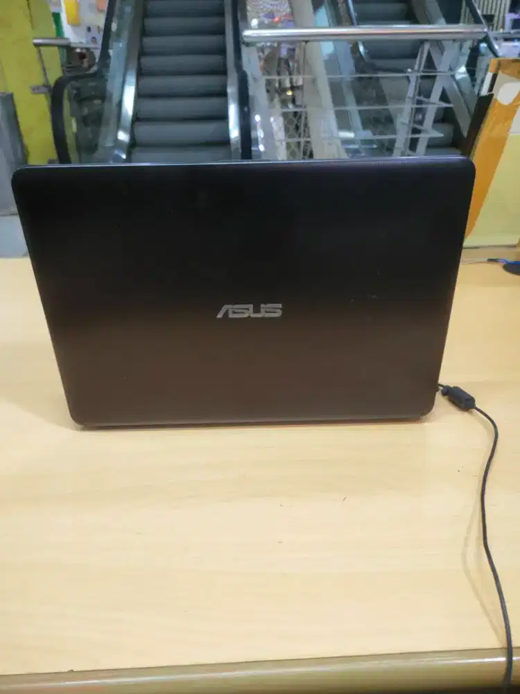 REDY ASUS X441S
PROSESOR INTEL CELERON 
RAM 2GB
HDD 500GB
WEBCAM NORM