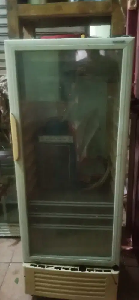 kulkas snowcase sharp