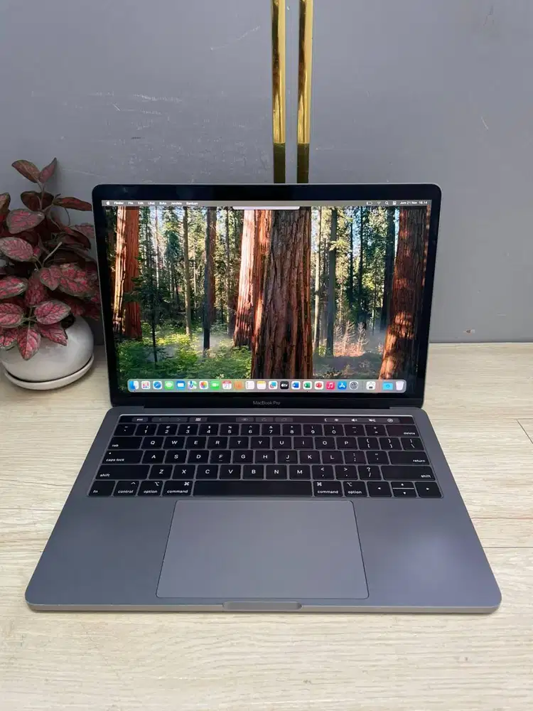 Macbook pro 2018 core i7 gen8 touchbar ram 16gb ssd 256gb grey 13inc