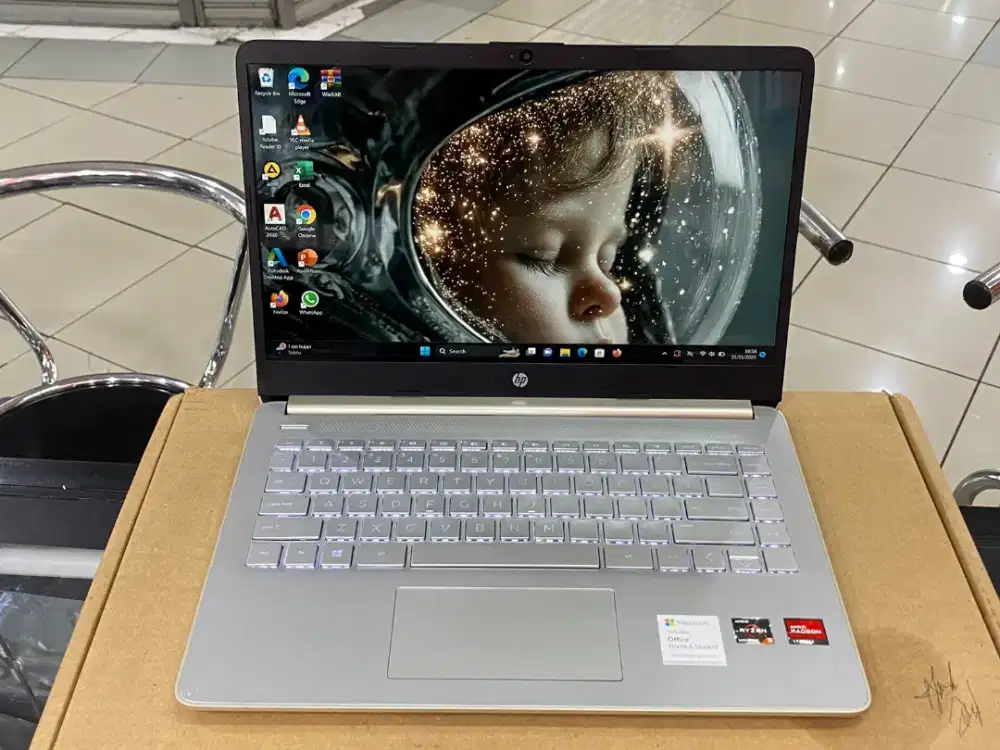 Laptop HP 14s- dk0xxx AMD Ryzen 3 5300U /RAM 8GB/ SSD 512GB