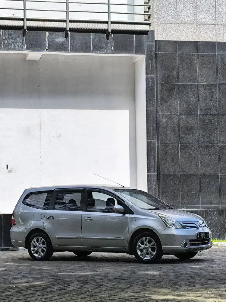 DP 19JT // NISSAN GRAND LIVINA XV 1.5 AT 2011 SIAP PAKAI