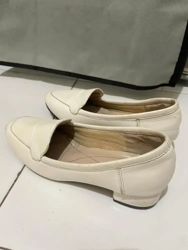 Sepatu Pantofel Putih