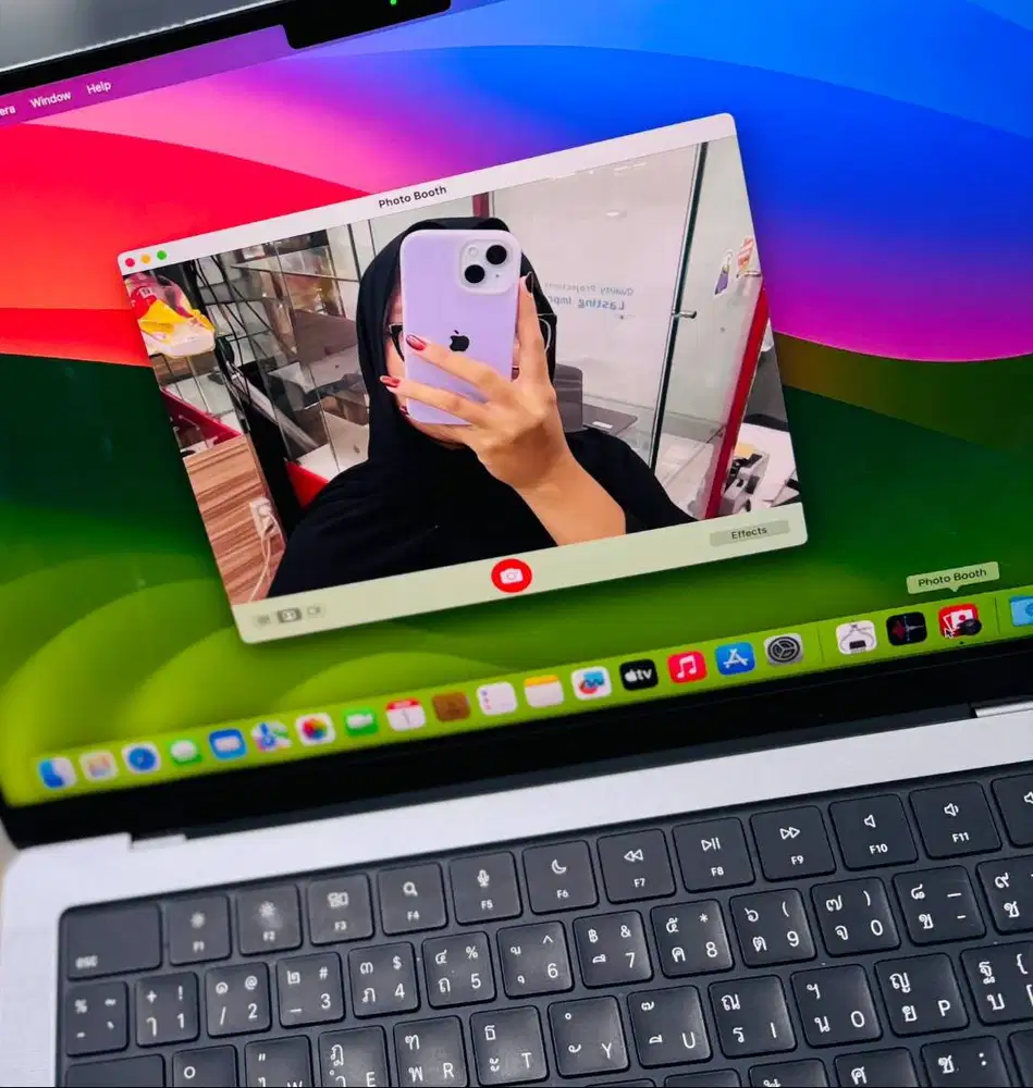 Macbook pro 2021 M1 ram 32gb ssd 1tb layar 14inch resolusi 4K jernih