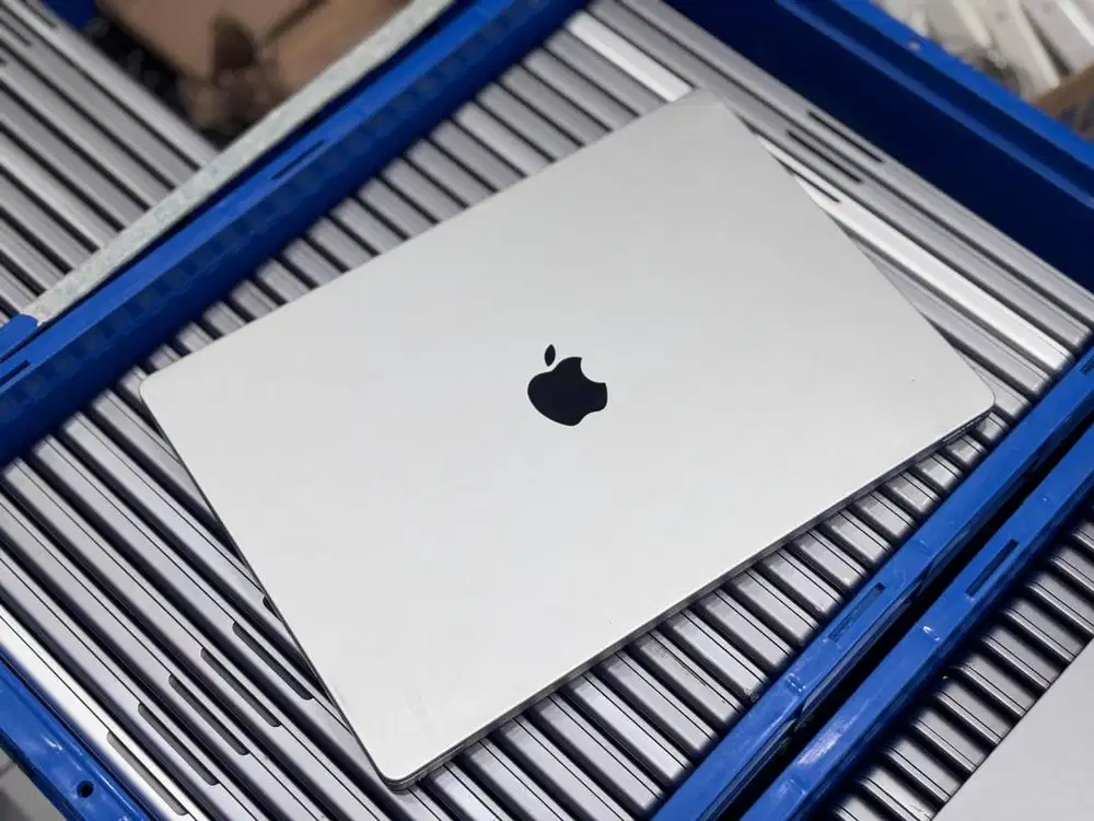 Macbook pro 2021 M1 ram 16gb ssd 512gb layar 16inc doble vga render dc