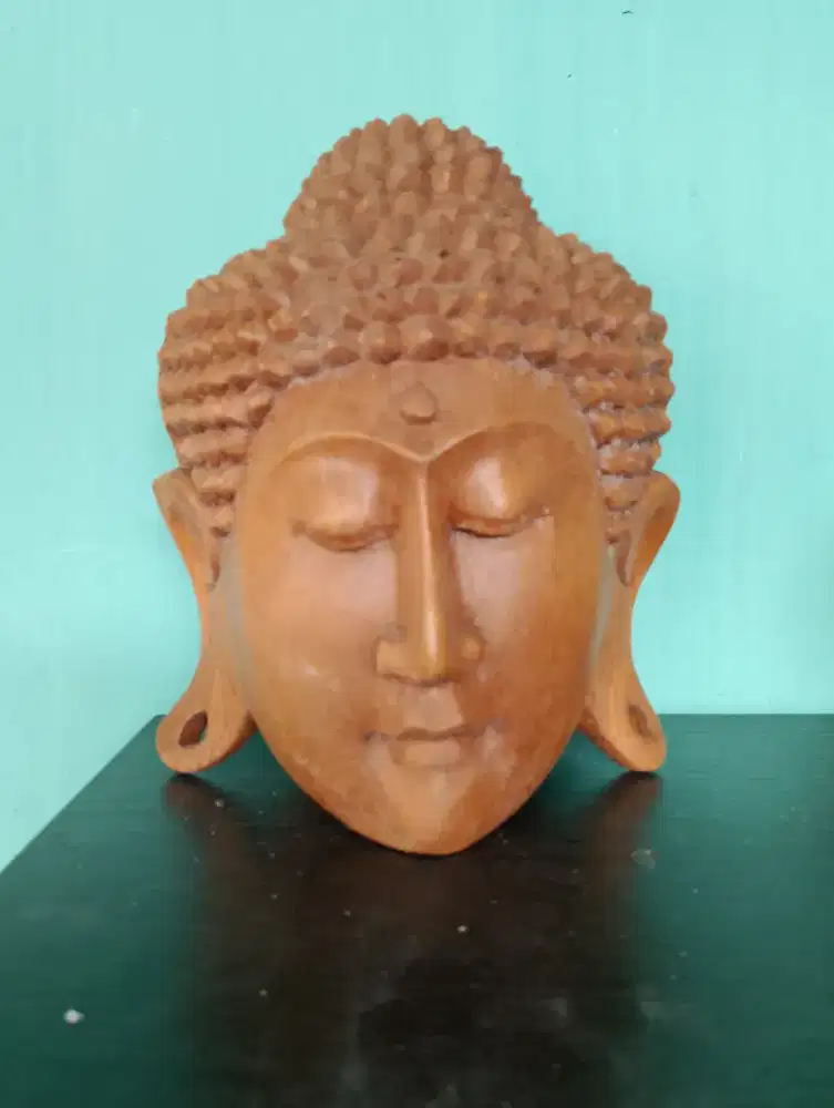 patung kepala budha