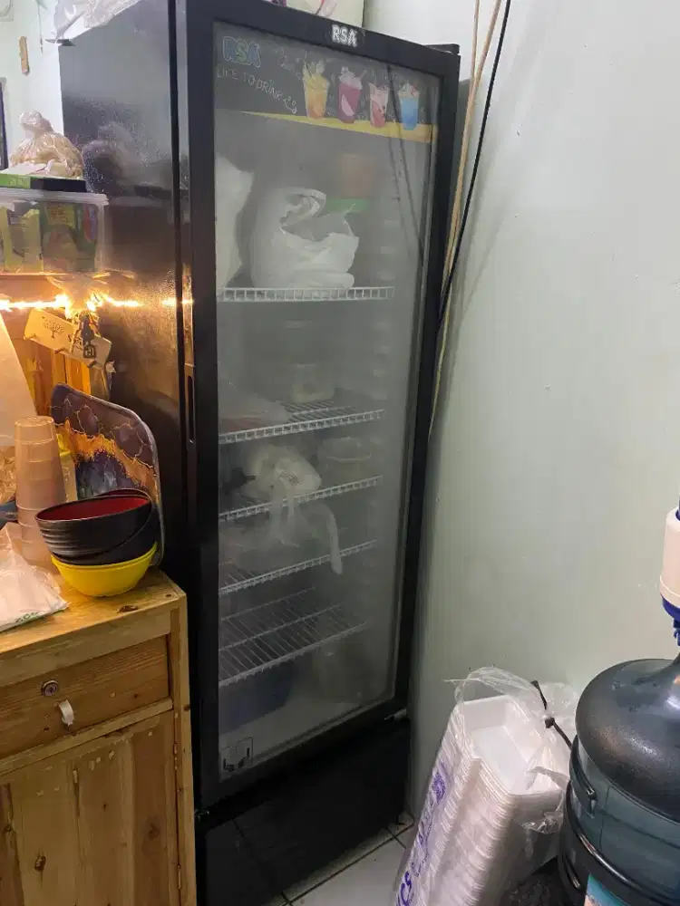 Showcase/kulkas pendingin RSA 300 R