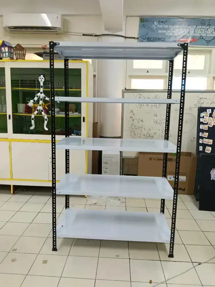 Rak besi gudang perabotan serbaguna