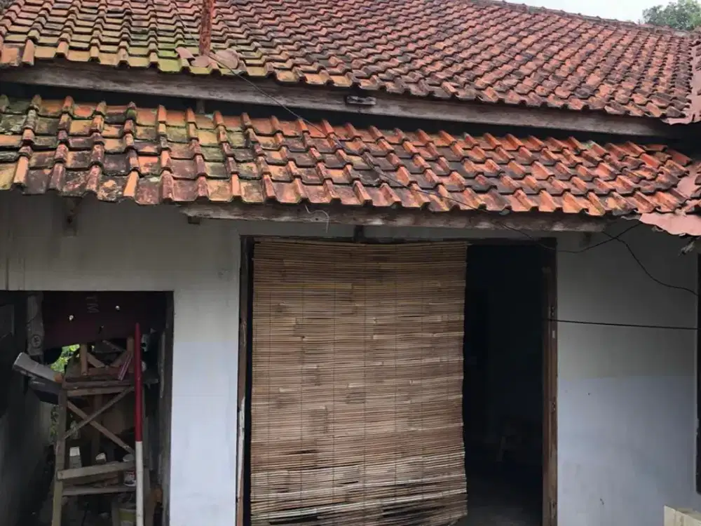 RUMAH STRATEGIS PINGGIR JALAN JUAL CEPAT (Nego sampai jadi)