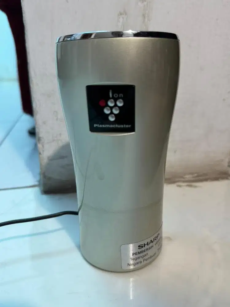 Preloved Sharp Car Air Purifier IG-DC2Y-N Plasmacluster Ion