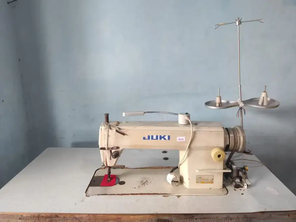 Mesin jahit Juki
