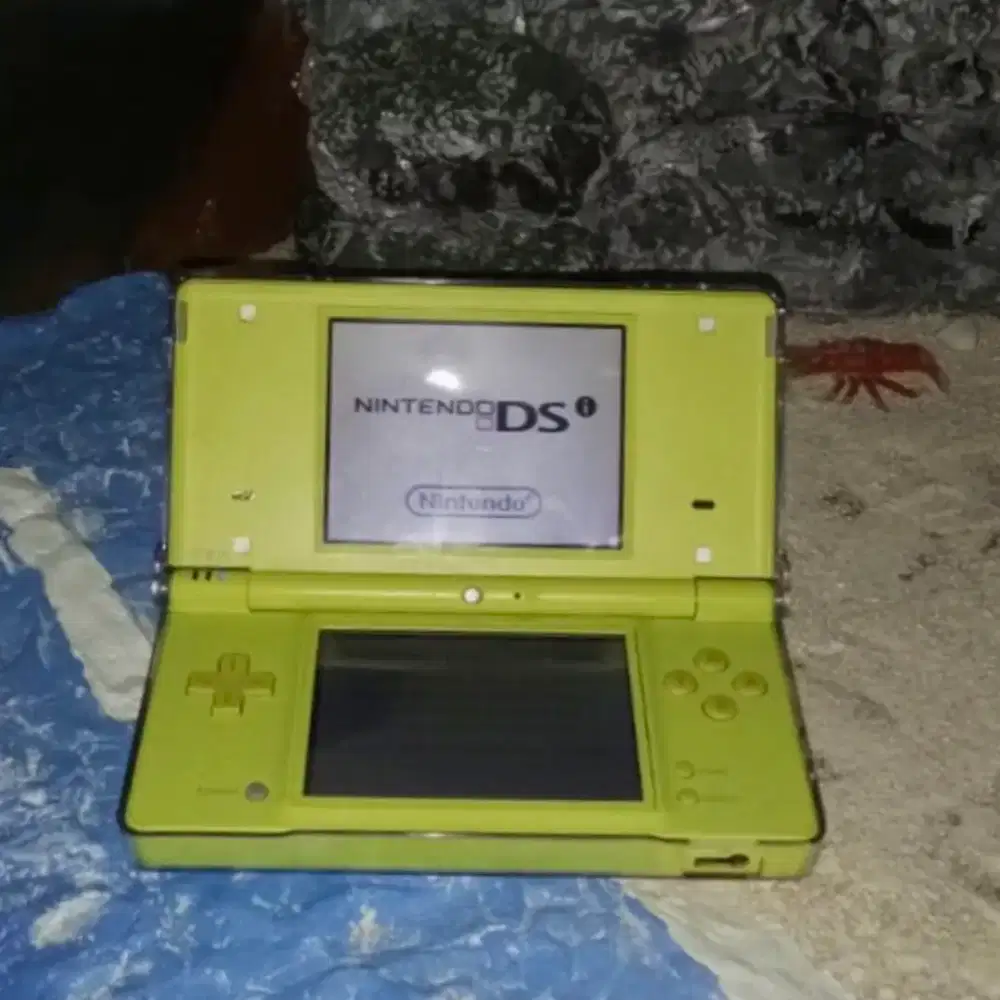 Nintendo DSI yellow neon - preloved