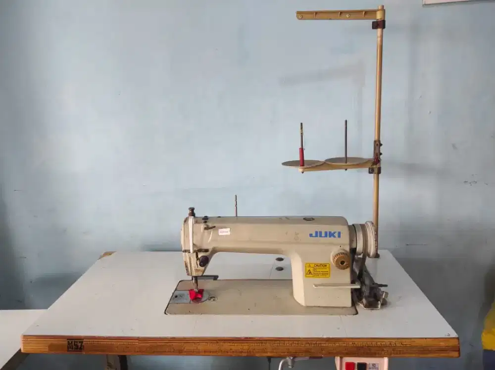 Mesin jahit Juki