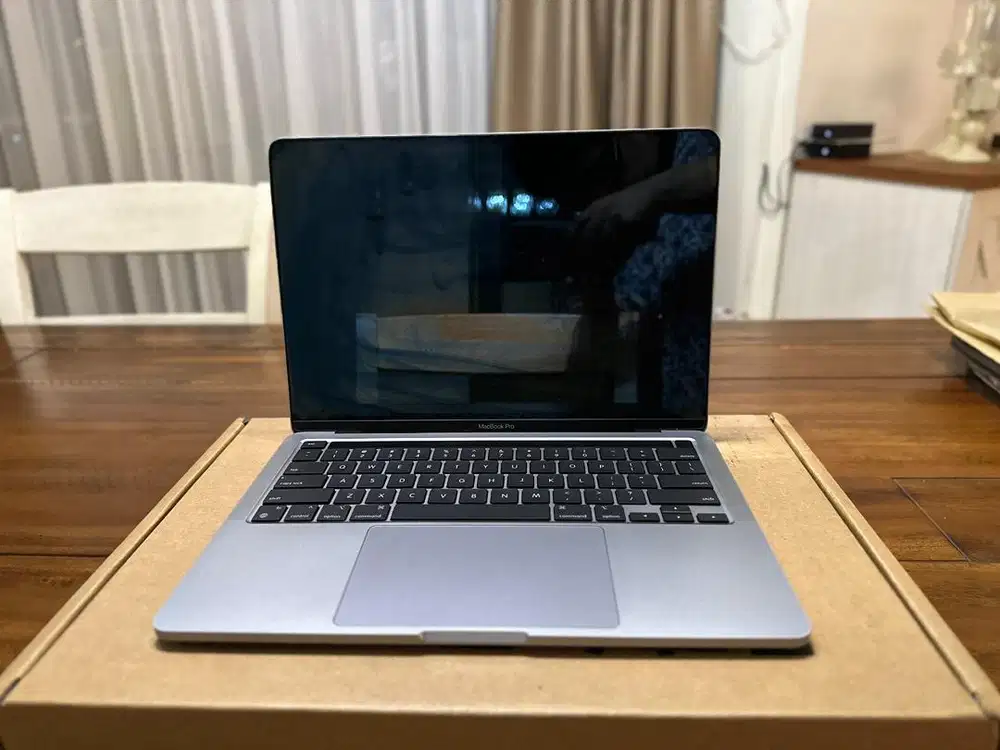 MACBOOK PRO 13 M1 8/512 2020