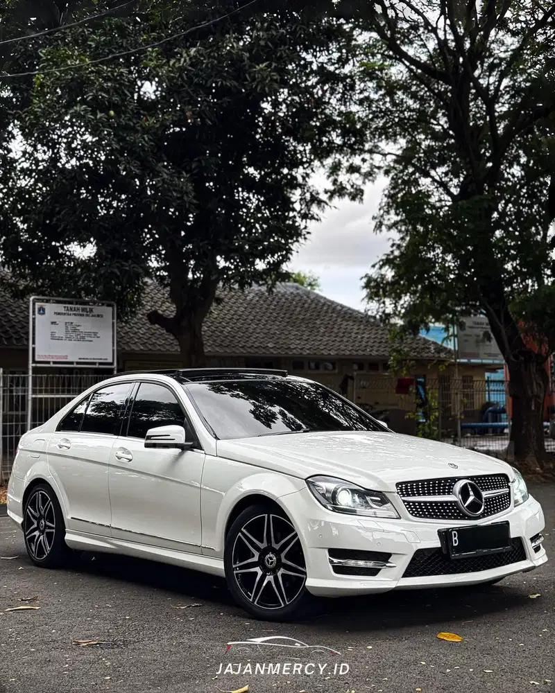 RARE MERCY C250 W204 AMG PLUS PANORAMIC
