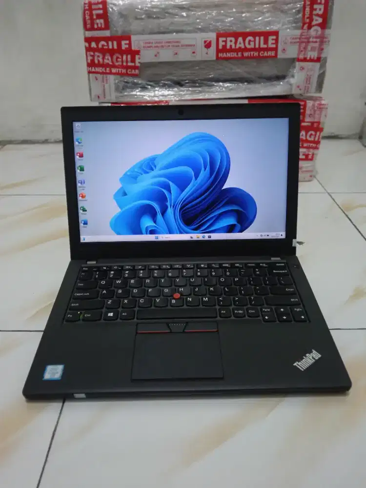 Lenovo Thinkpad x260 Intel core i5 Gen 6 ram 8gb SSD 512gb