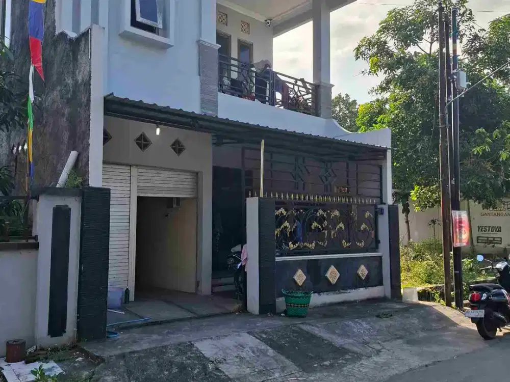 RUMAH BAGUS DUA LANTAI LOKASI DI NGROMBO BAKI