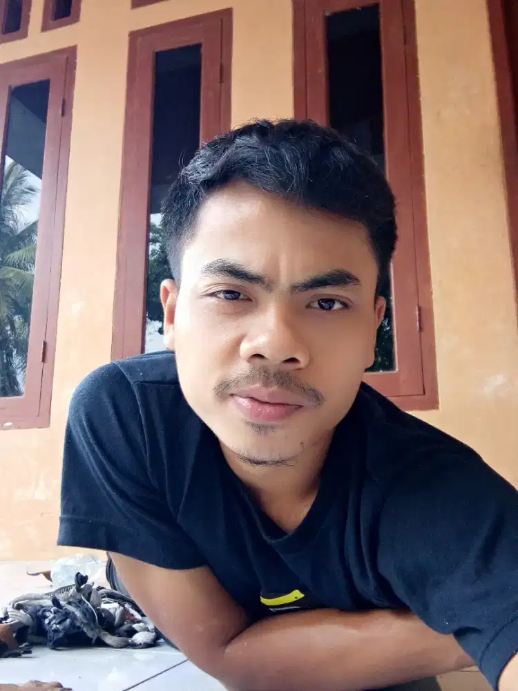 Mencari pekerjaan. (KTP)