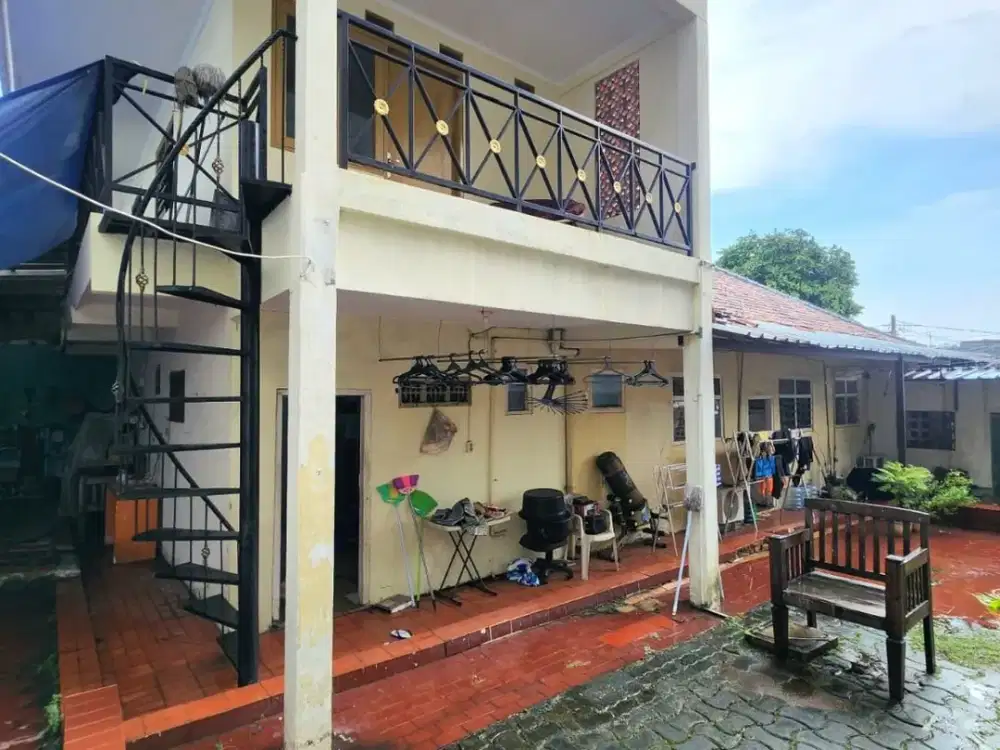 Dijual Rumah Tua Hitung Tanah di Kebayoran Baru Jakarta Selatan