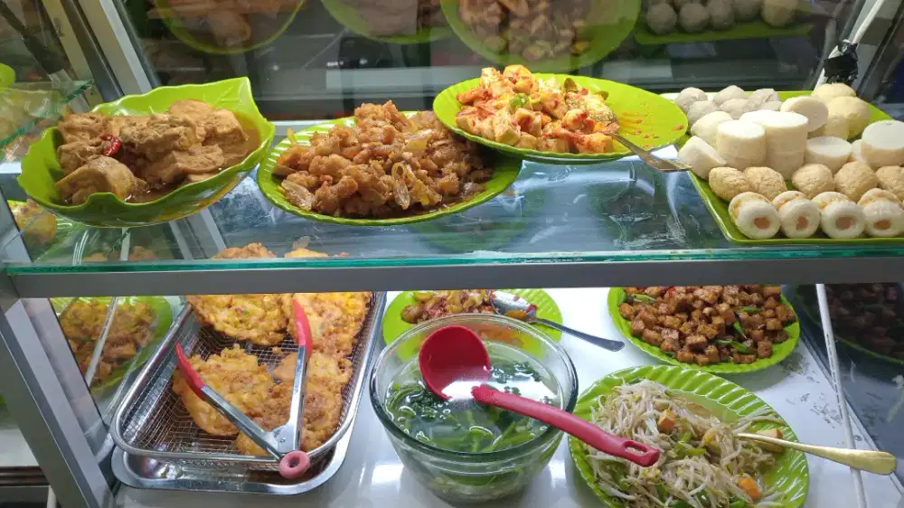 KARYAWAN KANTIN WANITA